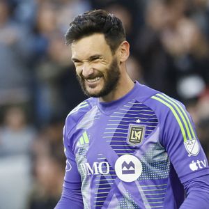 Installés en loge VIP, ils ont profité d'une soirée exceptionnelle.

Hugo Lloris à Los Angeles en avril 2024.
© Zuma Press / Bestimage