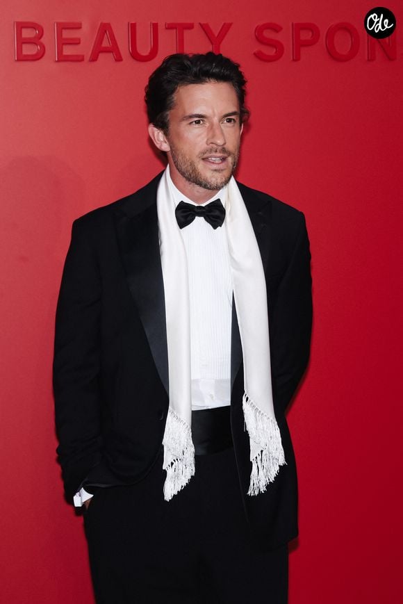 Jonathan Bailey à la séance photo lors du dîner Armani Beauty aux Giardini Reali à Venise. 

© Alessandro Bremec/IPA via ZUMA Press / Bestimage