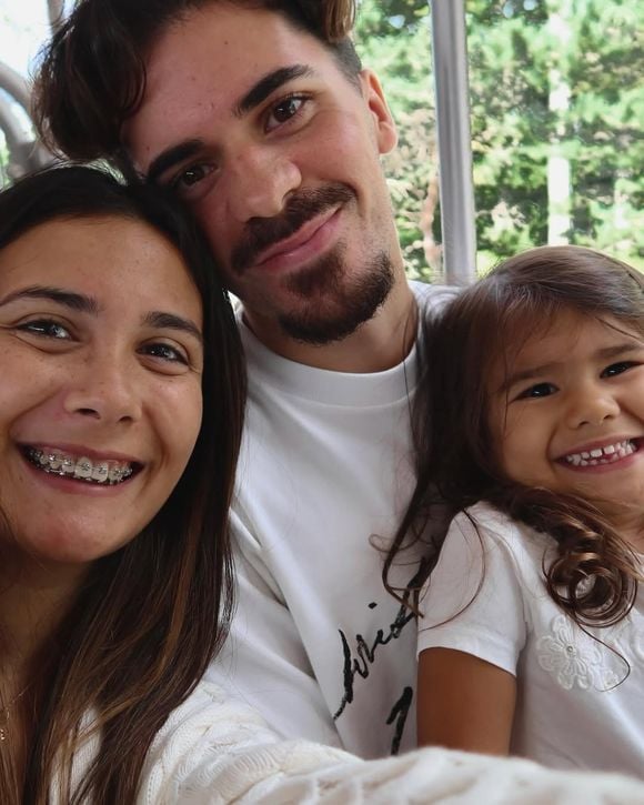 Vitinha en famille avec leur première fille Mafalda sur Instagram @vitinha - 26 août 2024