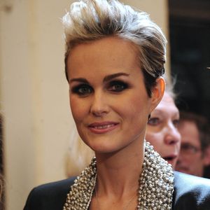 Laeticia Hallyday assiste au défilé de mode 'Frimousses de Créateurs' à Paris, France, le 29 novembre 2010. Photo by Giancarlo Gorassini/ABACAPRESS.COM