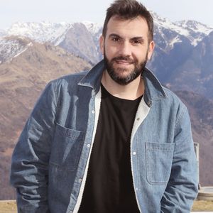 Durant ces deux décennies, l'acteur a vu son poids varier, parfois de manière drastique

Laurent Ournac lors du 22ème Festival des créations télévisuelles de Luchon, France, le 7 février 2020. © Patrick Bernard/Bestimage