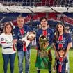 À 25 ans, Vitinha a accueilli son 2e enfant avec Tatiana : la star portugaise du PSG déjà avec son bébé de quelques semaines sur les terrains !