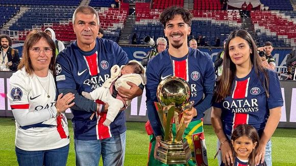 À 25 ans, Vitinha a accueilli son 2e enfant avec Tatiana  : la star portugaise du PSG déjà avec son bébé de quelques semaines sur les terrains !