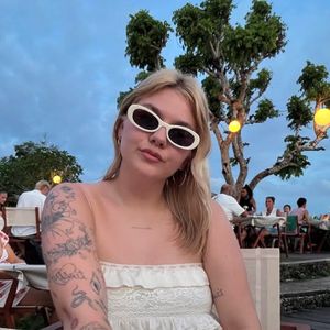 Ayant pris des couleurs, la maman d'Esmée a pleinement profité des paysages époustouflants et des plages paradisiaques. 

Louane immortalisée sur Instagram depuis Bali (Capture d'écran Instagram - 2025)