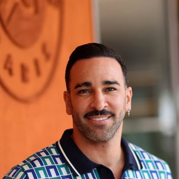 “Avec Ana, ça se passe très très bien, surtout moi, je m’embrouille pas”, ajoute Adil Rami

Adil Rami - Célébrités au village des Internationaux de France de tennis de Roland Garros 2024 à Paris le 6 juin 2024. © Jacovides / Moreau / Bestimage