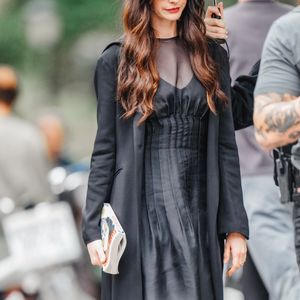 Anne Hathaway est sur le tournage du film "Le diable s'habille en Prada 2" à New York le 20 août 2025. © STARMAX / BESTIMAGE