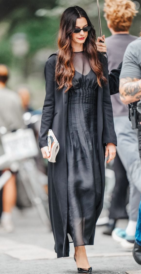 Anne Hathaway est sur le tournage du film "Le diable s'habille en Prada 2" à New York le 20 août 2025. © STARMAX / BESTIMAGE