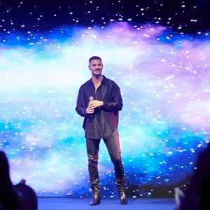 Lors de sa prestation, l’artiste a vécu un échange totalement inattendu avec la foule.

Exclusif - Matt Pokora - 12ème édition de la soirée Global Gift Gala à l'hôtel Four Seasons George V à Paris le 5 octobre 2024.

© Bestimage
