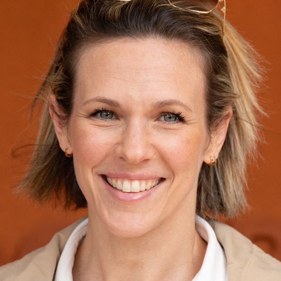 Lorie Pester est chroniqueuse dans "Bonjour !", la matinale de TF1. 

Lorie Pester assiste à la 12e journée du « Village » lors du tournoi de Roland-Garros, en France. Photo de Nasser Berzane/ABACAPRESS.COM