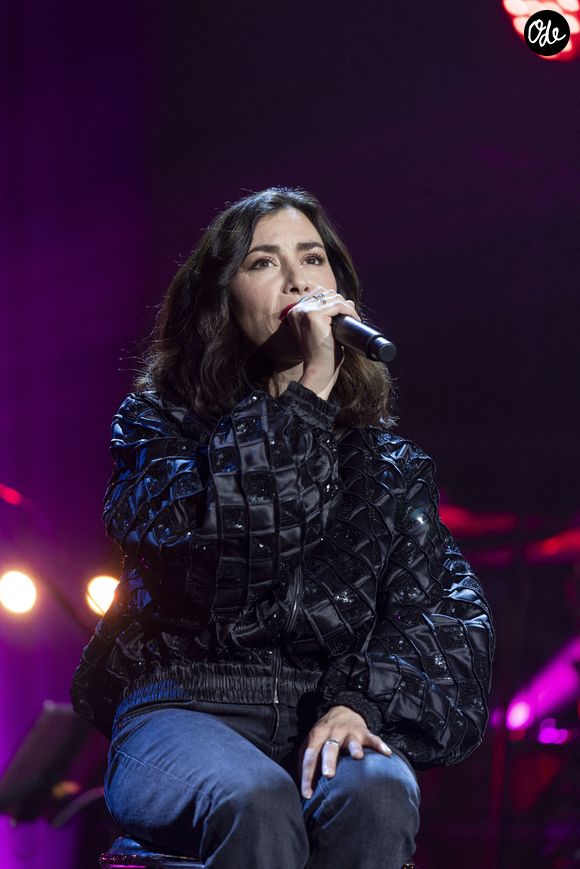 Le déclic ? : "J'avais lu que 75 % du temps qu'un parent passe avec son enfant a lieu avant ses 12 ans. Je me suis demandé : "Si je sacrifie ce temps, vais-je le regretter ?" 

Exclusivité - Olivia Ruiz sur scène lors du concert « Leurs voix pour l'espoir », diffusé le 5 juillet en prime time sur C8, à l'Olympia à Paris le 11 mars 2024.
© Perusseau / Bellak / Bestimage