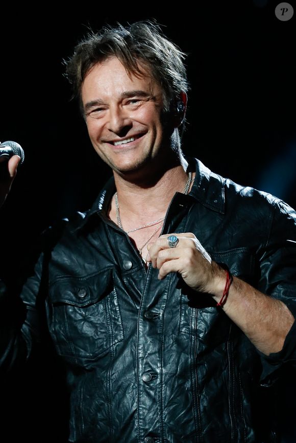 Exclusif - David Hallyday chante "Sang pour sang" en duo virtuel avec son père Johnny en utilisant l'IA - Enregistrement de l'émission "Les disques d'or de l'année" au Dôme de Paris, présentée par E.Gossuin et diffusée le 24 décembre à 21h10 sur M6
© Christophe Clovis / Bestimage