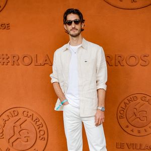 Pierre Niney au village lors des Internationaux de France de Tennis de Roland Garros 2025, à Paris, France, le 8 juin 2025. © Cyril Moreau/Bestimage