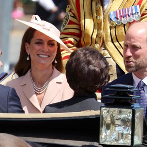 Le roi Charles III d'Angleterre et la reine consort Camilla accueillent le président Emmanuel Macron et sa femme Brigitte Macron à  Datchet Road le 8 juillet 2025.

© Chris Jackson / Pool / Julien Burton via Bestimage