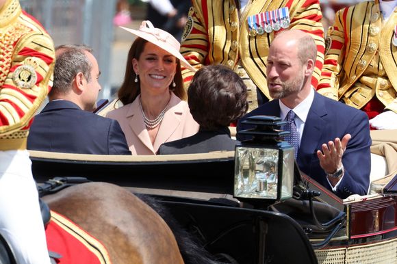 Le roi Charles III d'Angleterre et la reine consort Camilla accueillent le président Emmanuel Macron et sa femme Brigitte Macron à  Datchet Road le 8 juillet 2025.

© Chris Jackson / Pool / Julien Burton via Bestimage