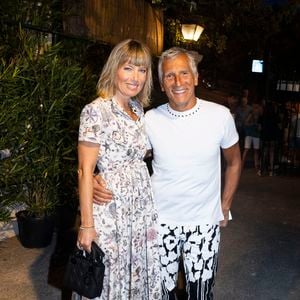 Exclusif - Nagui et sa femme Mélanie Page lors du spectacle "Les gros patinent bien" au théâtre de Verdure lors du 41ème Festival de Ramatuelle ( qui fête ses 40 ans) le 10 août 2025. 
© Cyril Bruneau / Bestimage