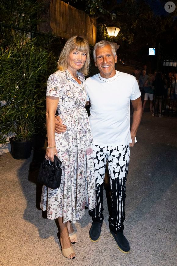 Exclusif - Nagui et sa femme Mélanie Page lors du spectacle "Les gros patinent bien" au théâtre de Verdure lors du 41ème Festival de Ramatuelle ( qui fête ses 40 ans) le 10 août 2025. 
© Cyril Bruneau / Bestimage