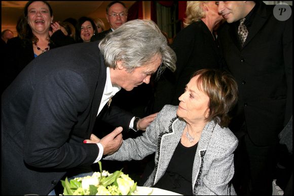 Annie Girardot et Alain Delon - Soirée de gala de l'Ifrad au Théâtre Marigny au profit de la recherche sur la maladie d'alzheimer. La pièce « Sur la route de Madison » a été jouée à cette occasion. Le 12 février 2007

Photo : LUC CASTEL / BESTIMAGE
