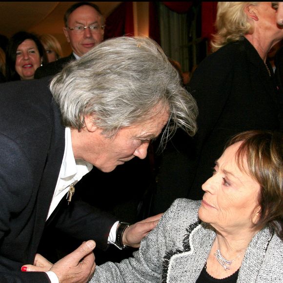 Annie Girardot et Alain Delon - Soirée de gala de l'Ifrad au Théâtre Marigny au profit de la recherche sur la maladie d'alzheimer. La pièce « Sur la route de Madison » a été jouée à cette occasion. Le 12 février 2007

Photo : LUC CASTEL / BESTIMAGE