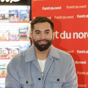 Exclusif - Le chanteur Kendji Girac en séance de dédicaces pour son autobiographie Mi vida à la Librairie du Furet du Nord à Lille, France, le 1er octobre 2025. © Stephane Vansteenkiste/Bestimage