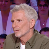 "Pour garder une forme d’hygiène" : l’astuce de Denis Brogniart qu’on ne voit pas à la télé pour contrôler sa transpiration avec la chaleur et l’humidité