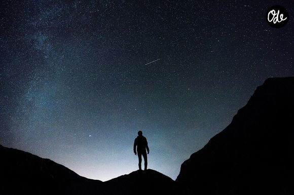 Sans remplacer un accompagnement médical, contempler les étoiles peut constituer un rituel simple pour se recentrer et s’apaiser.

Photo prise par Joshua Earle / Unsplash