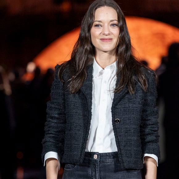 "Joie d’être de retour à Cannes avec Karma", a commenté Marion Cotillard

Marion Cotillard - Photo Call du Défilé de mode Chanel Collection Printemps-Été 2026 dans le cadre de la Fashion Week de Paris, France, le 6 octobre 2025.
 
© Olivier Borde / Bestimage