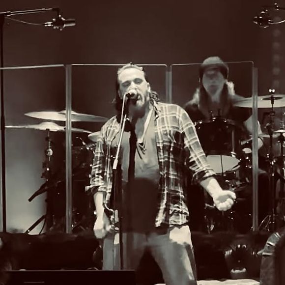 Damien Saez en concert. Instagram/damiensaez