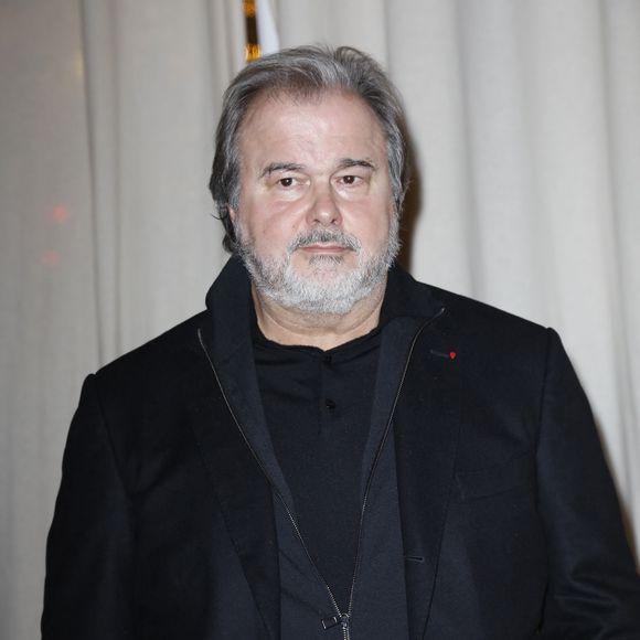Son intérieur mêle couleurs chaleureuses et grandes pièces de design.

Exclusif - Pierre Hermé lors de la vente aux enchères caritative au profit de l'association BAB Charity à Paris pour aider les enfants atteints de leucémie chez Artcurial à Paris le 1er décembre 2025.
© Marc Ausset-Lacroix / Bestimage