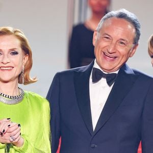 Isabelle Huppert, Thierry Klifa, Marina Foïs - Montée des marches du film « La femme la plus riche du monde » lors du 78ème Festival International du Film de Cannes, au Palais des Festivals à Cannes. Le 18 mai 2025
© Jacovides-Moreau / Bestimage