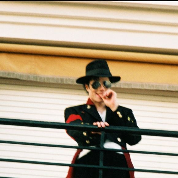 Archive - Michael Jackson sur le balcon du "Majestic" à Cannes en 1994. 

© Bestimage