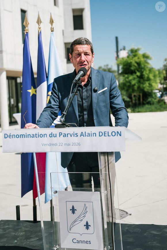 Alors que les enfants Delon étaient invités à l'inauguration du parvis Alain Delon au coeur du Campus Georges Méliès de Cannes, c'est Liv Delon la fille cadette d'Anthony qui est venue en présence du maire de la ville, David Lisnard, à Cannes, France, le 22 mai 2026.  © Sam Delpech/Bestimage