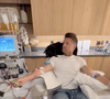 “Nous faisons un échange de plasma, un traitement incroyable ! Je le recommande grandement !”, se réjouit-il