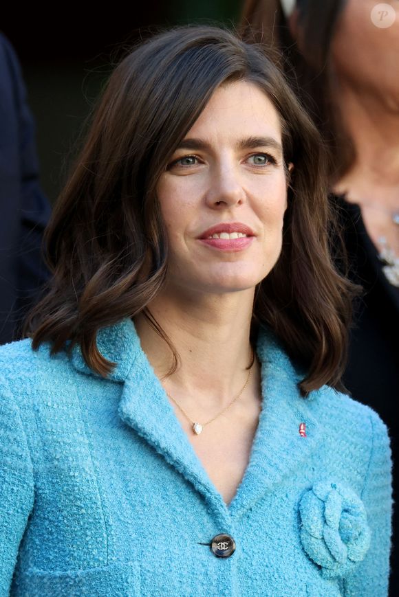 Charlotte Casiraghi  dans la cour du palais princier le jour de la fête nationale de Monaco le 19 novembre 2024.
© Jean-Charles Vinaj / Pool Monaco / Bestimage