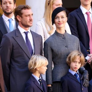 Pierre Casiraghi, Beatrice Borromeo, Stefano et Francesco  dans la cour du palais princier le jour de la fête nationale de Monaco le 19 novembre 2024. © Jean-Charles Vinaj / Pool Monaco / Bestimage