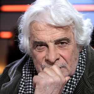 De cette période, l'acteur déclarait : "J'étais mauvais. Non seulement j'étais mauvais, mais j'étais aussi un peu alcoolique, donc je jouais un peu bourré."
Jacques Weber pose lors d'une séance photo à Paris, France, en mai 2016. Photo par VIM/ABACAPRESS.COM