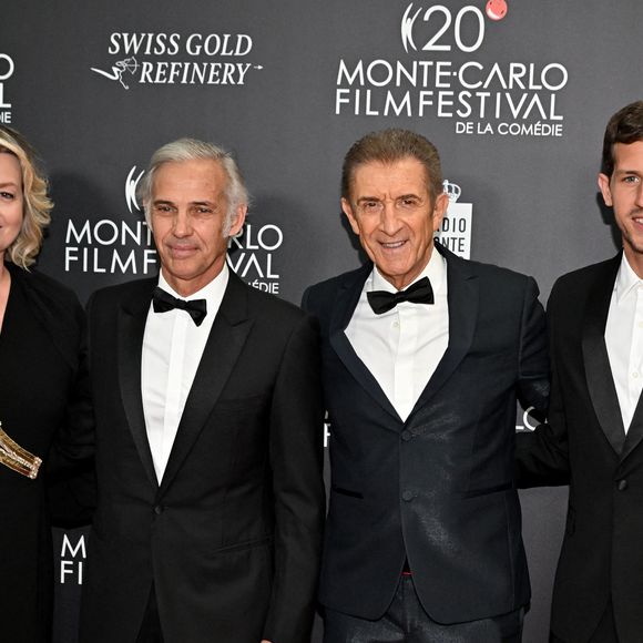 Luana et Paul Belmondo, Ezio Greggio et Paul Belmondo durant la soirée de clôture du 20eme Monte Carlo Film Festival de la Comédie, au Grimaldi Forum à Monaco. Le 29 avril 2023.
© Bruno Bebert / Bestimage