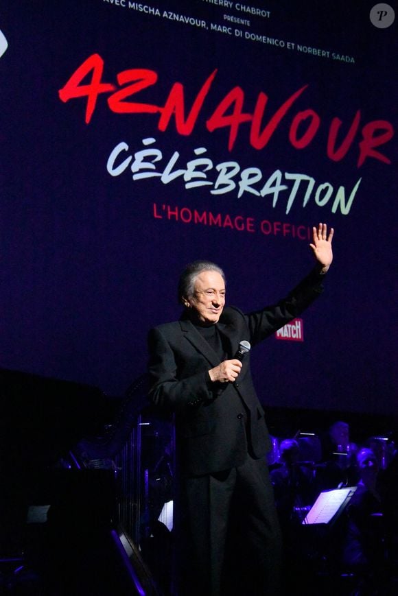 Exclusif - Michel Drucker - Spectacle symphonique "Aznavour Célébration - l'hommage officiel" en clôture du centenaire de la naissance de C. Aznavour au palais des Congrès à Paris le 23 novembre 2024. "Aznavour Célébration - Le Spectacle Symphonique," présenté par Michel Drucker, un événement exceptionnel, sous la direction artistique de Mischa Aznavour, qui rend hommage à l'une des plus grandes voix de la chanson française, Charles Aznavour. Ce concert unique en son genre réuni des artistes de renom et un orchestre symphonique composé de 80 musiciens pour célébrer tout en musiques et en images, l'héritage incomparable de cet artiste légendaire. Cet événement, voulu par la famille Aznavour comme l’hommage officiel dans le cadre des célébrations du centenaire, s'est tenu le samedi 23 novembre 2024 au Palais des Congrès de Paris. Un lieu emblématique qui a souvent accueilli Aznavour tout au long de sa carrière et qui fut sa salle « fétiche ». Ce show proposera des interprétations magistrales des plus grands succès de Charles Aznavour, réarrangés en symphonique sous la direction du chef d'orchestre Vahan Mardirossian, pour accompagner la voix du « Grand Charles ». Les spectateurs auront le privilège d'entendre des titres emblématiques tels que "La Bohème," "Emmenez-moi," et "Hier encore" et tant d’autres dans des versions symphoniques inédites, offrant une nouvelle dimension à ces chefs-d'œuvre. Des artistes invités, comme notamment Alain Chamfort, Thomas Dutronc, Antoine Delie, Noha. R et bien d’autres, se joindront à l'orchestre pour interpréter ces chansons qui ont marqué des générations. Deux heures de spectacle avec une entracte de 15mn. "Aznavour Célébration" proposé par Thierry Chabrot, n'est pas seulement un concert, mais aussi un ciné-concert pour mettre en avant un autre de ses talents, celui d’acteur. Une véritable immersion dans l'univers d'un artiste dont les paroles, la musique et rôles au cinéma continuent de toucher les cœurs à travers le monde. Cet événement est également une opportunité de rappeler l'impact culturel et émotionnel de Charles Aznavour, et de célébrer la longévité de son œuvre. © Lydia Kasparian/ Bestimage 
No Web - Belgique et Suisse