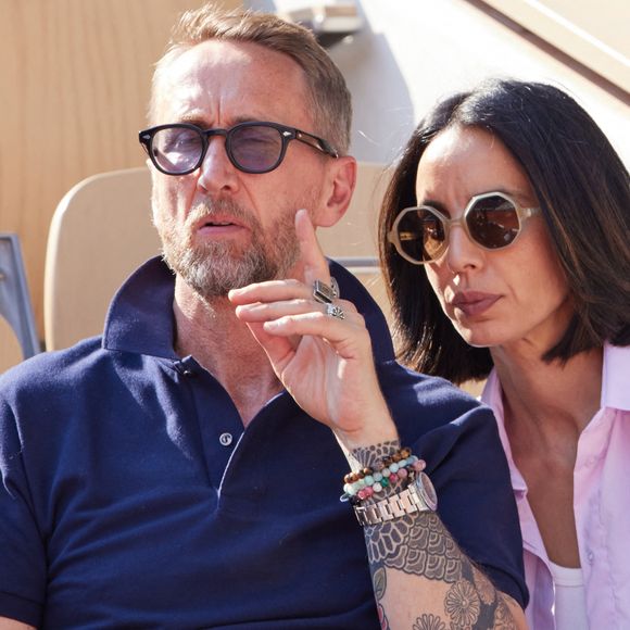 Philippe Caverivière et sa femme Sarah en tribunes lors des Internationaux de France de tennis de Roland Garros 2023, à Paris, France, le 5 juin 2023. © Cyril Moreau/Bestimage