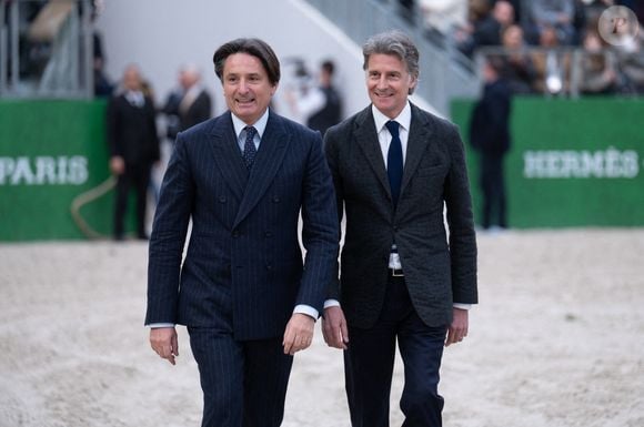Depuis 2017, Bernard Arnault et sa famille occupaient le premier rang de ce classement. Cette fois-ci, ce sont les Hermès qui prennent la tête. 

Alex Dumas (L) durant le Saut Hermès le 23 mars 2025 au Grand Palais à Paris. Photo by Laurent Zebulon/ABACAPRESS.COM