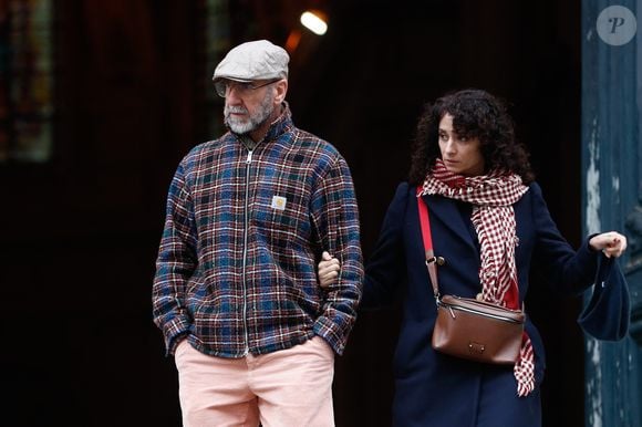 Bien qu'ils aiment éperdument la France, les parents d'Emir et Selma ont décidé de s'installer au Portugal il y a bien des années ! 

Eric Cantona et sa femme Rachida Brakni - Sorties des obsèques de Niels Arestrup à l'Église Saint-Roch à Paris. Le 10 décembre 2024
© Christophe Clovis / Bestimage