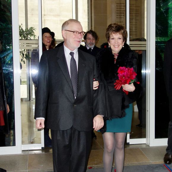 Exclusif - Catherine Laborde et son mari Thomas Stern - Catherine Laborde a epouse son compagnon de longue date Thomas Stern, publicitaire, samedi 9 novembre 2013 a la mairie du 2e arrondissement de Paris, en presence de ses amis les plus proches. © Bestimage
