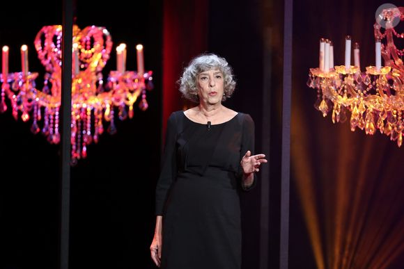 "Et si elle avait bien sûr rajouté quelques répliques ici ou là, comme cela arrive souvent sur les films, on n'est pas considéré comme un auteur pour autant. C’est dommage que cela se soit terminé comme ça.”
Exclusif - Anémone - Spectacle "Elles se croient toutes Joly" en hommage à Sylvie Joly, mis en scène par Pierre Palmade, au théâtre de Paris dans le 9ème arrondissement à Paris, le 26 octobre 2015, qui sera diffusé le 15 janvier 2016 sur France 3. Les comédiennes et humoristes Anémone, Anne-Elisabeth Blateau, Carole Bouquet, Catherine Hiegel, Valérie Karsenti, Michèle Laroque, Valérie Lemercier, Valérie Mairesse, Claire Nadeau, Muriel Robin, Mathilde Vitry et le comédien Alex Lutz ont interprété les sketches les plus célèbres de Sylvie Joly au cours  d'une soirée de gala au profit de l'association "France Parkinson".
© Dominique Jacovides - Romuald Meigneux / Bestimage