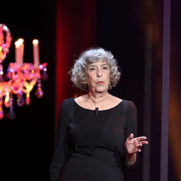 "Et si elle avait bien sûr rajouté quelques répliques ici ou là, comme cela arrive souvent sur les films, on n'est pas considéré comme un auteur pour autant. C’est dommage que cela se soit terminé comme ça.”
Exclusif - Anémone - Spectacle "Elles se croient toutes Joly" en hommage à Sylvie Joly, mis en scène par Pierre Palmade, au théâtre de Paris dans le 9ème arrondissement à Paris, le 26 octobre 2015, qui sera diffusé le 15 janvier 2016 sur France 3. Les comédiennes et humoristes Anémone, Anne-Elisabeth Blateau, Carole Bouquet, Catherine Hiegel, Valérie Karsenti, Michèle Laroque, Valérie Lemercier, Valérie Mairesse, Claire Nadeau, Muriel Robin, Mathilde Vitry et le comédien Alex Lutz ont interprété les sketches les plus célèbres de Sylvie Joly au cours  d'une soirée de gala au profit de l'association "France Parkinson".
© Dominique Jacovides - Romuald Meigneux / Bestimage