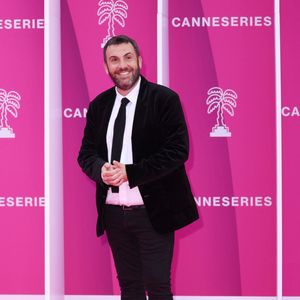Tout sourire, c'est aux côtés de son épouse, sous le soleil des Baléares, qu'il savoure une parenthèse estivale visiblement en pleine forme.

Laurent Ournac - Soirée d'ouverture de la 7ème saison de "CanneSeries" à Cannes le 5 avril 2024. 

© Denis Guignebourg/Bestimage