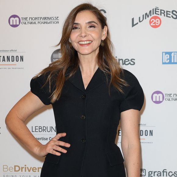 Celle qui reconnaît avoir la langue "trop déliée" a expliqué : "C'est mon caractère, mais j'apprécie de plus en plus le silence. (…) Les gens qui m'entourent m'excusent parfois de ce tempérament de feu qui me fatigue moi-même". 

Clotilde Courau, Princesse de Savoie - Photocall de la 29ème Cérémonie des Lumières de la presse internationale au Forum des Images à Paris le 22 janvier 2024. © Coadic Guirec - Marc Ausset-Lacroix / Bestimage