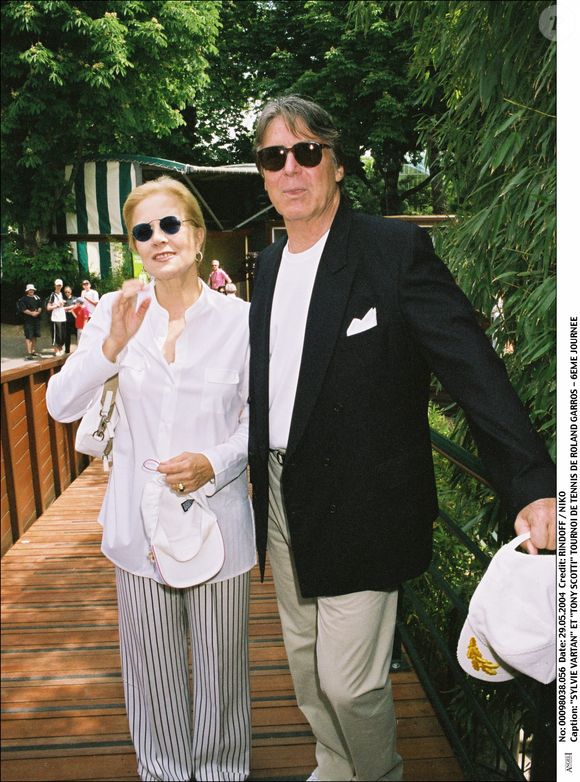 Sylvie Vartan et Tony Scotti lors du tournoi de Roland Garros
AGENCE / BESTIMAGE