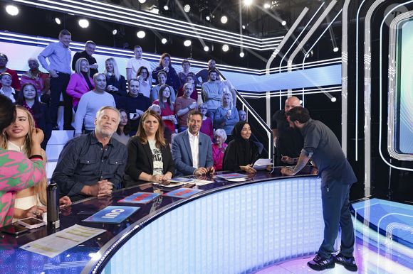 Exclusif - Soraya Meziane, Polska, Jean-Michel Maire, Valérie Bénaïm, Bernard Montiel, Soukeyna, Mokhtar, Cyril Hanouna, sur le plateau de de l’émission « TPMP » présentée par C.Hanouna et diffusée en direct sur C8, Paris, France, le 02 mai 2024. © Jack Tribeca / Bestimage
