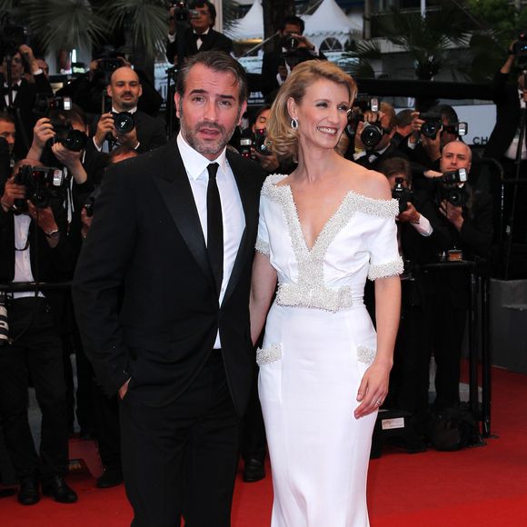 Jean Dujardin et Alexandra Lamy - Montée des marches du film "Thérèse Desqueyroux" pour la cérémonie de clôture du 65e festival du film de cannes le 27 mai 2012. ©JACOVIDES-BORDE-MOREAU / BESTIMAGE