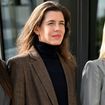 Charlotte Casiraghi en blazer très chic aux côtés de sa maman Caroline et Albert à Monaco lors d'un événement symbolique