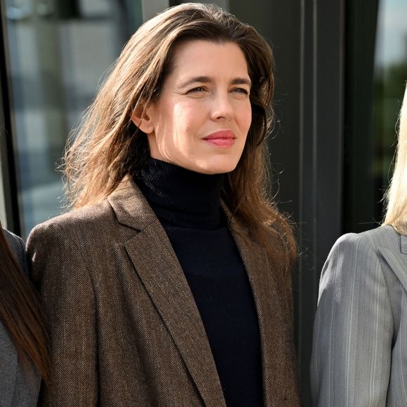 Charlotte Casiraghi est venue soutenir sa mère dans un moment spécial.

Le prince Albert II de Monaco, la princesse Caroline de Hanovre, Charlotte Casiraghi et Mélanie-Antoinette de Massy inaugurent la médiathèque Caroline à Monaco.
© Bruno Bebert / Bestimage